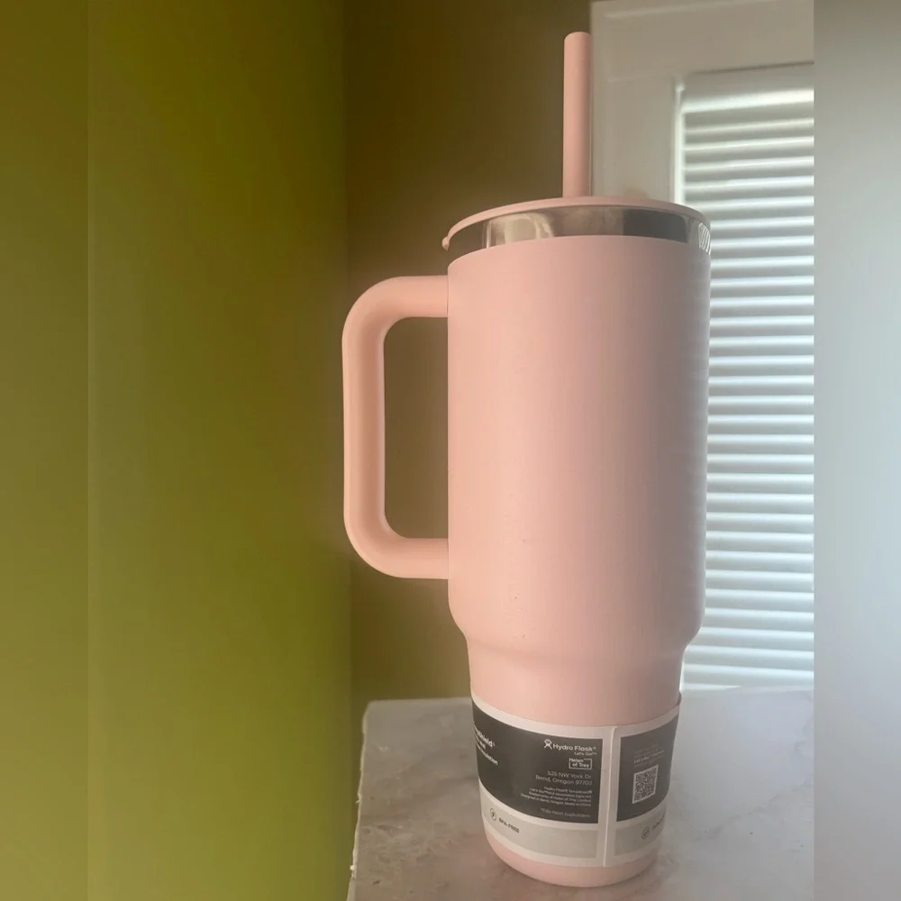 Pink (trillium) hydro flask 40 oz tumbler *BRAND NEW!!*
*LABEL STILL ATTACHED* - Picture 2 of 3